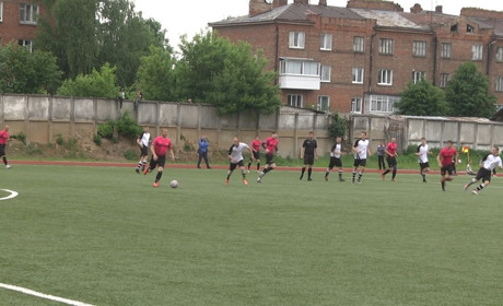 Шосткинські футболісти «розгромили» конотопчан з рахунком 4:1