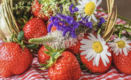 У червні буде по три дні вихідних на Трійцю і день Конституції. Календар свят