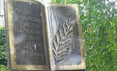 На ЗНО прийшло лише половина зареєстрованих випускників. Тому є пояснення