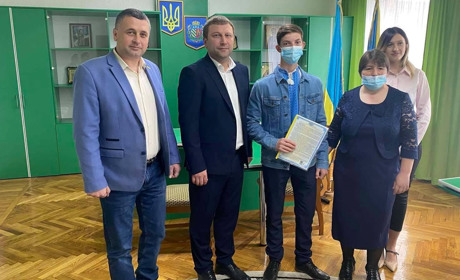 17-річний чортків'янин отримав ключі від квартири у Міжнародний день захисту дітей