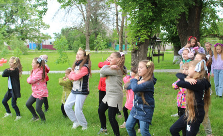 Учасниці танцювального гуртка Будинку школярів знають як танцювати крутіше за всіх