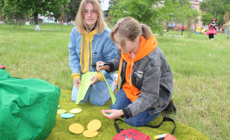 Артстудія Будинку школярів займається виробництвом смайликів