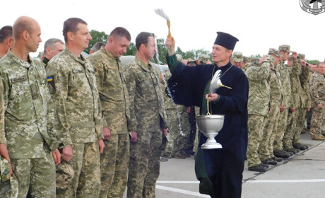 Святкування у авіаційній бригаді: урочисте шикування, подарунки, патріотичні виступи