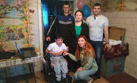 У Добропіллі волонтери зібрали кошти, щоб зробити подарунок хлопчику з інвалідністю