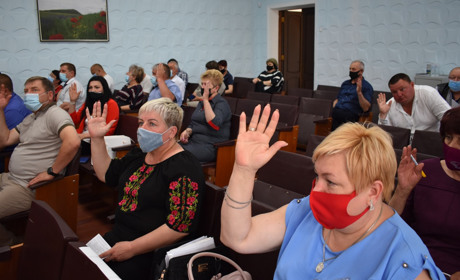 Сесія Нижньосірогозької селищної ради: голосували за коригування бюджету, майно і земельні питання