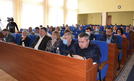 Про земельні ділянки, Гульськ та газовий лічильник у водолікарні: початок сесії міської ради