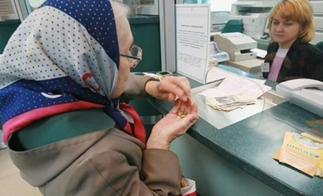 Інфраструктура не готова: пенсії й надалі видаватимуть на пошті