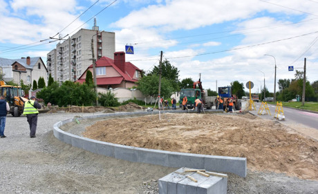 Перехрестя Шевченка-Малиновського роблять круговим. Фото