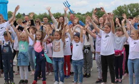 У Старокостянтинові організували «Територію дитинства». Були аніматори, квести, бульбашки, аквагрим