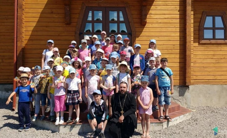 Храм Святого Миколая Чудототворця у Волновасі запрошує дітей вивчати безкоштовно англійську мову
