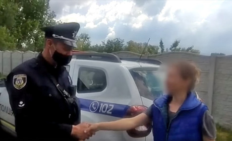На Переяславщині поліцейський офіцер громади повернув жінці викрадені речі