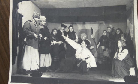 Світлини з вистави "Назар Стодоля", яку ставили у 1960-70 роках у Волновасі