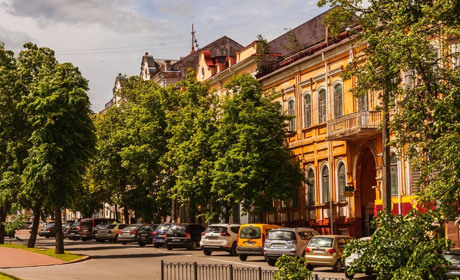 Гід — він академічний, а амбасадор — відчуває серцем. Як у Чернігові вчать закохувати у власне місто