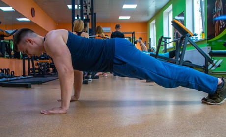 Як правильно віджиматися: поради фітнес-тренера