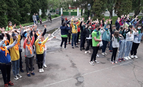 В таборі «Лісний» відкрилася перша оздоровча зміна
