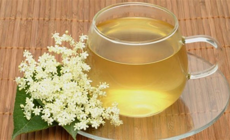 Рецепт корисного лимонаду з бузини