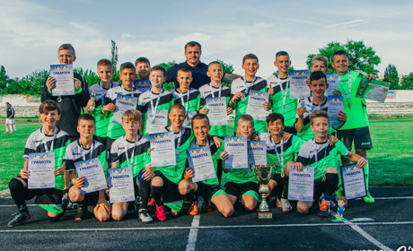 Юні футболісти команди «ДЮСШ Електрометалург» Чемпіони Дніпропетровської області