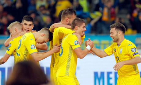 Воротар ФК «Десна» Ігор Литовка, про гравців збірної: Руслана Маліновського та Олександра Караваєва