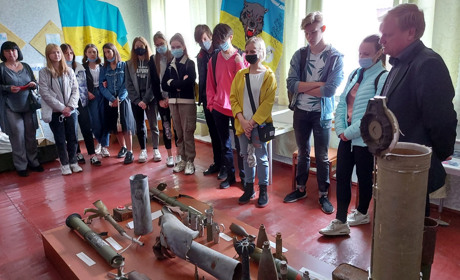 Літня школа з історії: як учні Петропавлівської школи №2 вивчають історію пам'яток краю