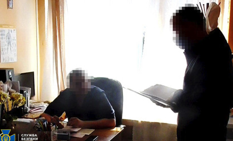 СБУ викрила лікаря: за 500 гривень підробляв довідки про негативний результат ПЛР-тестів на COVID-19