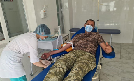 Всемирный день донора крови: в Измаиле пограничники делились частичкой себя, чтобы спасти других