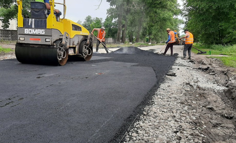 В селі Новочервоне ремонтують дорогу