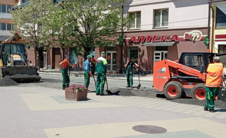 У Рахові полатали центр. А які ще дороги краю треба відремонтувати – думка людей