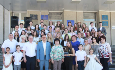 Золото й срібло на центральній площі Ніжина