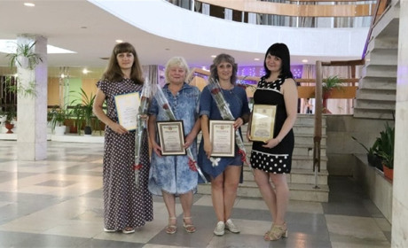 Фото дня: у Лозовій з професійним святом привітали медичних працівників громади