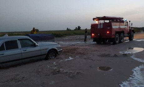 На Азовском побережье без помощи спасателей не обошлись