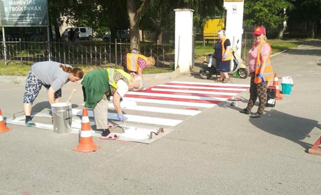 В Барі комунальники поновлюють пішохідні переходи та проводять інші роботи з благоустрою міста