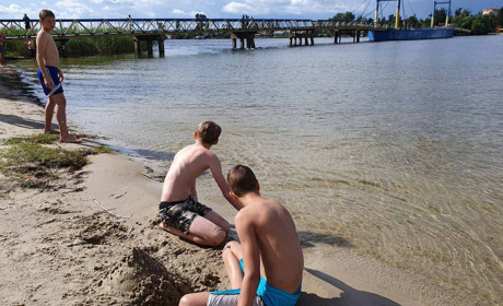 Троїцькі рятувальники пильнують за безпекою відвідувачів водойм