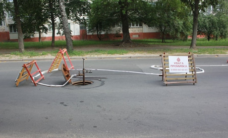 Вулицю Котляревського закрили. У кількох місцях там просів ґрунт й провалився асфальт