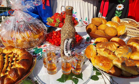 Лантратівці зробили нову вивіску округу та нові роботи майстрів