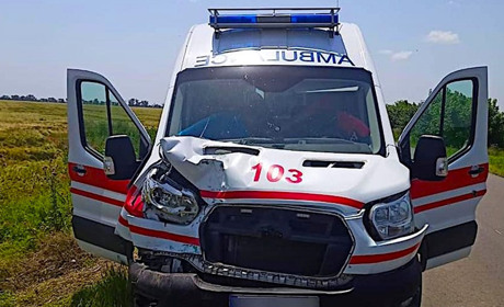 Не успел вернуться в полосу: в ДТП попала Скорая помощь