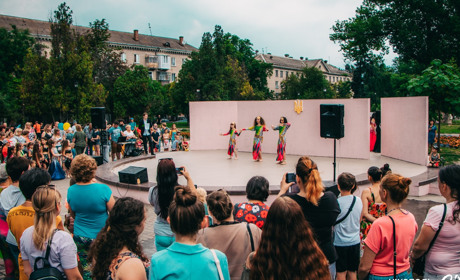 Подія у фото: святкові миті Дня молоді у сквері Визволення