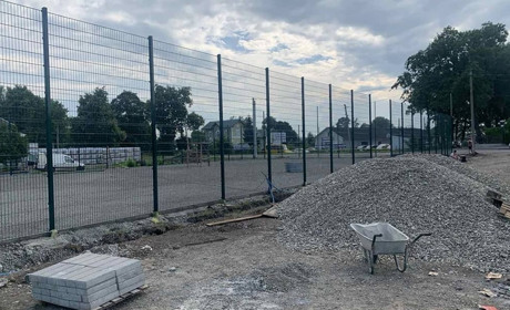 Футбольне поле зі штучним покриттям в селі Дубівці будують за кошти підприємців