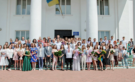 41 медаліст: у Сарнах нагородили випускників 2021 року