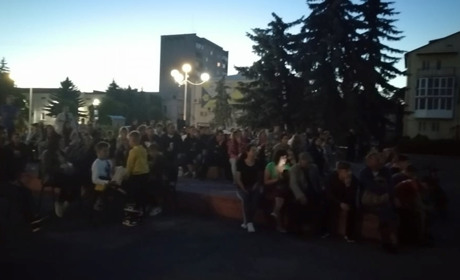 На центральній площі міста в Барі зібралися футбольні вболівальники на матч Україна-Англія