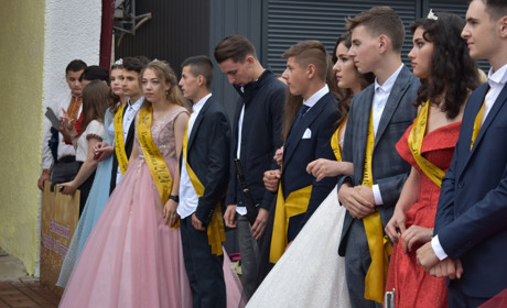 «Випускний лише раз у житті!», або скільки коштувало вбрання та гостина