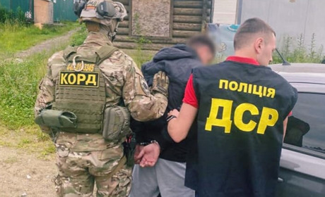 На Прикарпатті чоловік і дружина налагодили схему збуту наркотиків за допомогою інтернету