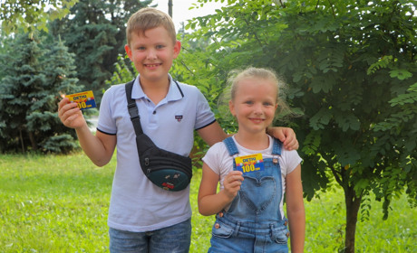 Нагородження переможців фотоконкурсу «Свято дитинства» призами від спонсорів та партнерів