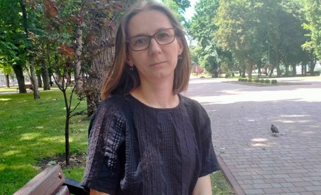 420 годин витратила чернігівка, аби відтворити на сорочці для мами орнамент, що зберігається в музеї