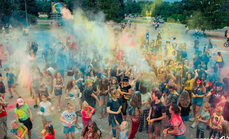 Подія у фото: святкові миті Холі фесту