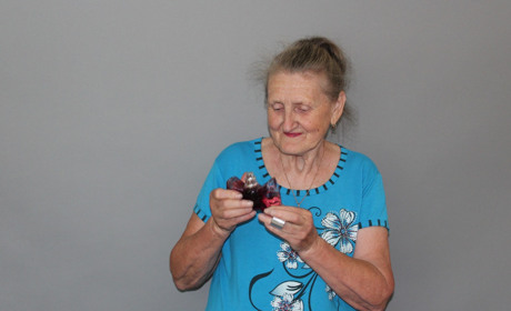 Як троїчанка стала власницею коштовних парфумів, передплативши місцеву газету на півроку