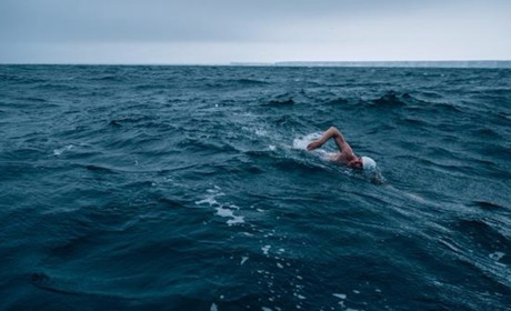 Отплыл на километр: пловца в Кирилловке вернули на берег спасатели