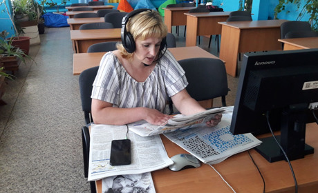 В Центральній бібліотеці читають книги для людей з вадами зору: як це відбувається