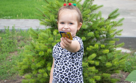 Нагородження переможців фотоконкурсу «Свято дитинства» призами від спонсорів та партнерів