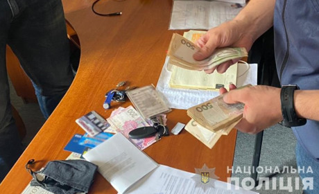 У Запоріжжі на хабарі в 35 тисяч гривень впіймали підполковника поліції