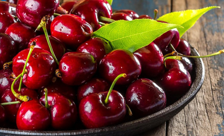 Черешня: корисні властивості і склад